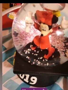 Disney  Minnie Mouse Cap & Gown Graduation Snow Globe Musical 2019